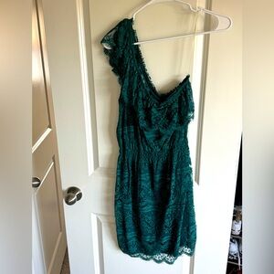 Chelsea & Violet teal one shoulder lace dress. Never worn, still has tags